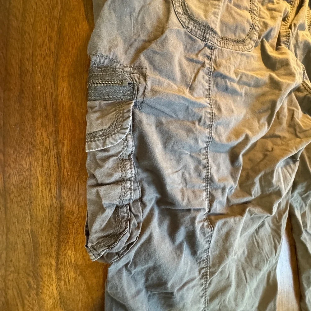 Calvin Klien Jeans, Cropped Cargo Pants Army Green SZ 16 - Picture 6 of 11